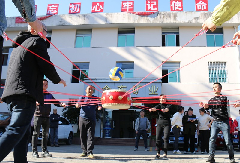 2、金東公司組織趣味活動--同心擊鼓_副本.jpg