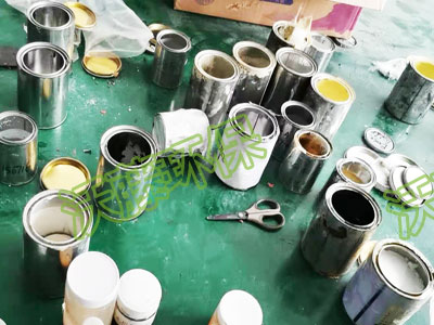 危廢打包分揀現(xiàn)場(chǎng)圖3